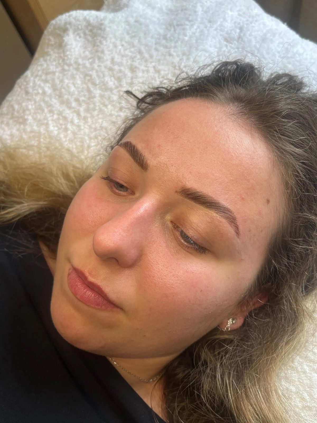 Soft, natural brows after a shape and tint